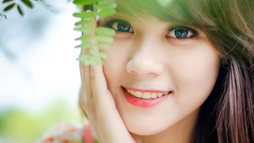 王毅会见伊朗外长阿拉格齐